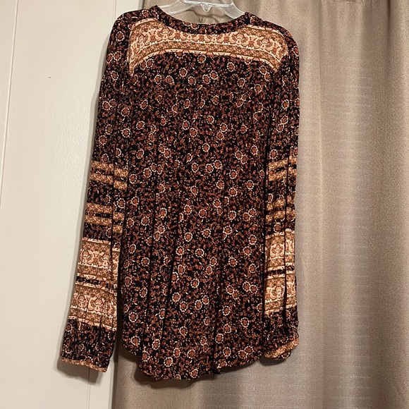 Top - Picture 2 of 2